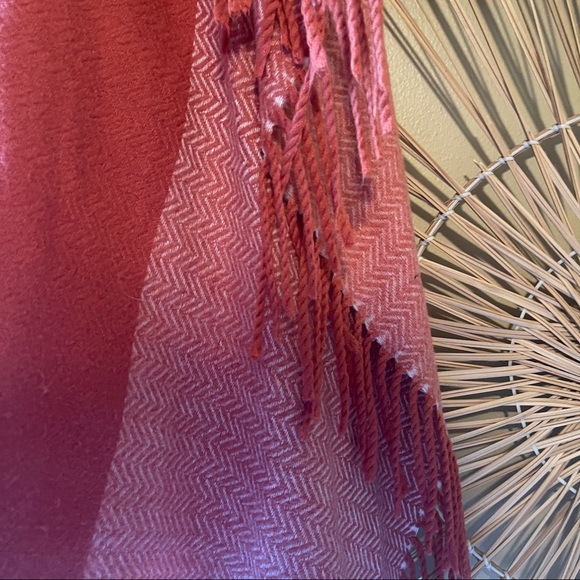 UNIVERSAL THREAD | fringe poncho - Picture 3 of 5